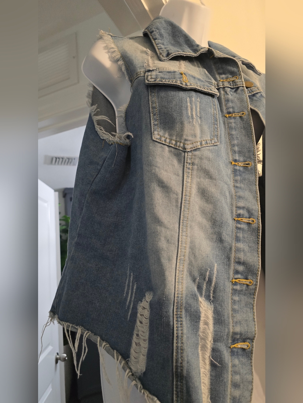 Distressed oversized Blue Collared Denim Jean Vest Size XL Button Front - Picture 4 of 8